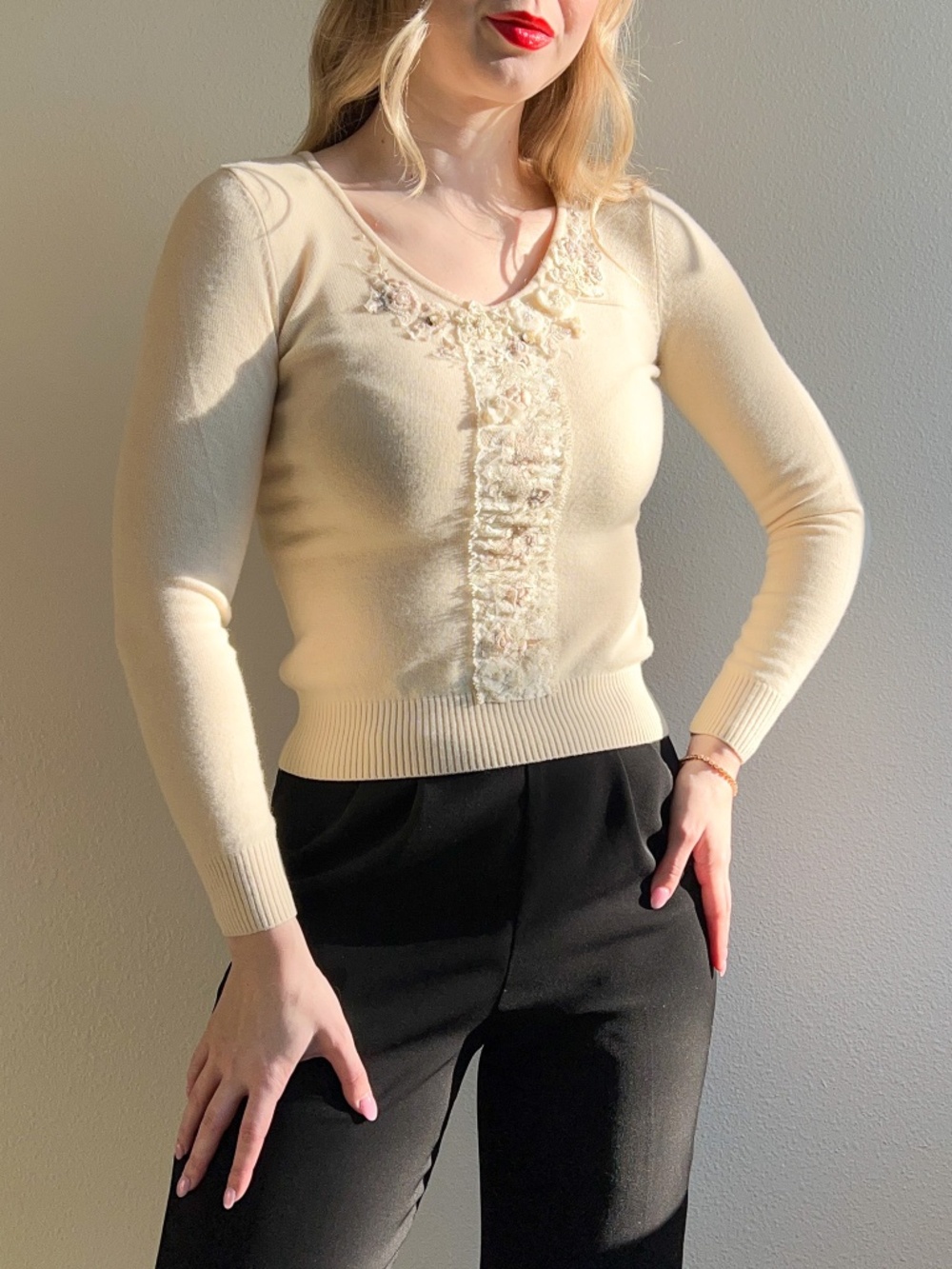 Cute Vintage 1980s Cream Sweater With Floral Appliqué (S)
